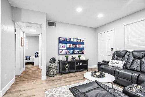 a living room with a couch and a table at Rachaels upscale Two bedrooms Luxury Home in Fort Lauderdale