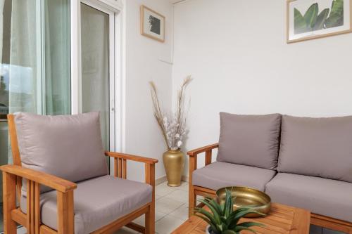 a living room with a couch and two chairs at Appart. T3 Les Hauts de Madiana in Schœlcher