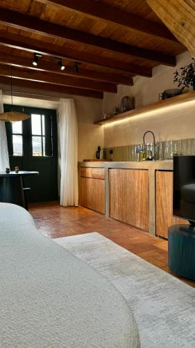 a kitchen with wooden cabinets and a bed in a room at DOWNTOWN DESIGN LOFT in Cusco