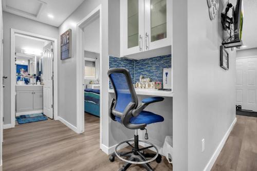 Φωτογραφία από το άλμπουμ του 240 Spacious Modern Home W Ac στο Κάλγκαρι