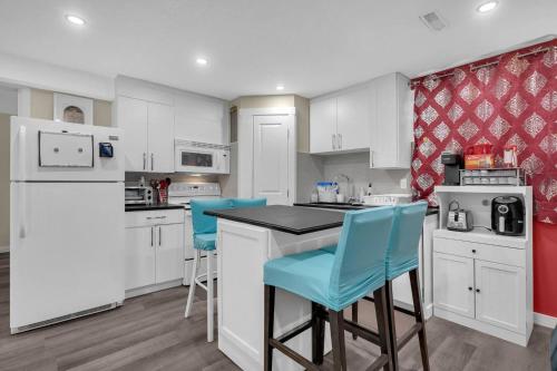 Η κουζίνα ή μικρή κουζίνα στο 240 Spacious Modern Home W Ac