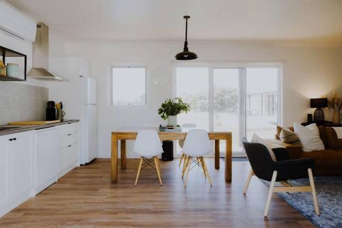 Η κουζίνα ή μικρή κουζίνα στο The Pines Barwon Heads