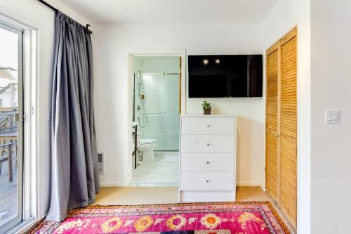 a bedroom with a white dresser and a bathroom at Two Bedroom, Two Newly Renovated Bathrooms, Deck in San Francisco