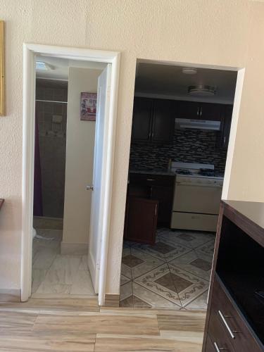 Kuchyň nebo kuchyňský kout v ubytování Jerry's Motel