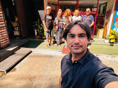 a man sitting in front of a group of people at Miracle Gallery Hotel in Makkasan