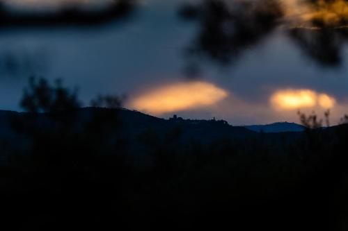 a view of a mountain with clouds in the sky at Tuscany Villa Gorello. Villa in Toscana. Jacuzzi con tetto in cristallo,piscina in Arezzo