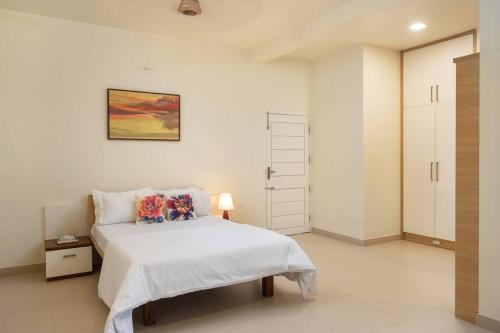 Fotografie z fotogalerie ubytování Premium 5 BR full pool villa by lake close to Vagamon v destinaci Muttam