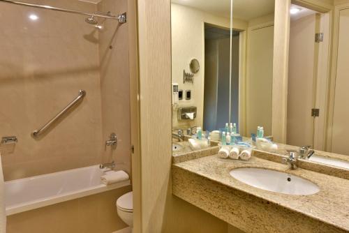 Ванная комната в Holiday Inn Express Santiago Las Condes by IHG