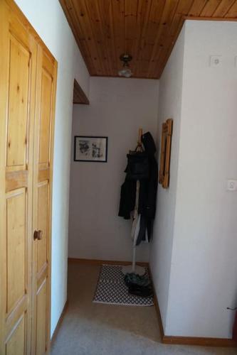 a room with a hallway with a door and a room with at Gemütliches Studio im Zentrum in Evolène