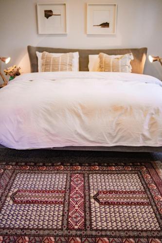 Ένα ή περισσότερα κρεβάτια σε δωμάτιο στο StayAU 4BR Designer Home in Knox