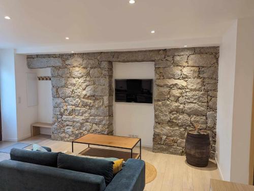 Μια τηλεόραση ή/και κέντρο ψυχαγωγίας στο Appartement proche de Porto-Vecchio