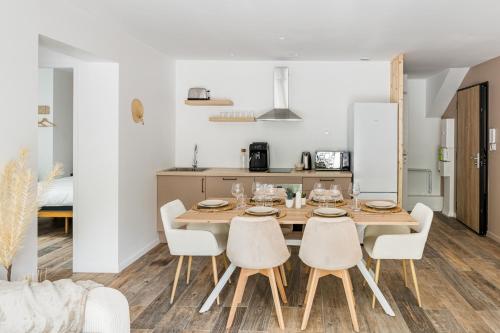 Photo de la galerie de l'établissement SWEET HAVEN Appartement grand confort et design, à Saint-Étienne