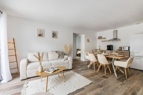 Photo de la galerie de l'établissement SWEET HAVEN Appartement grand confort et design, à Saint-Étienne