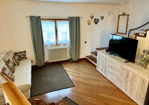 TV a/nebo společenská místnost v ubytování La Rosa Home