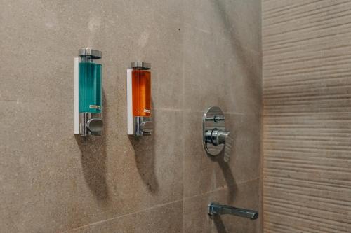 Un baño de Safarnama Varanasi - A Boutique B&B