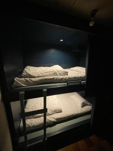 Letto o letti in una camera di Air Osaka Hostel