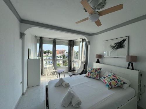 Flat with terrace and sea views in Torremolinos - Miró