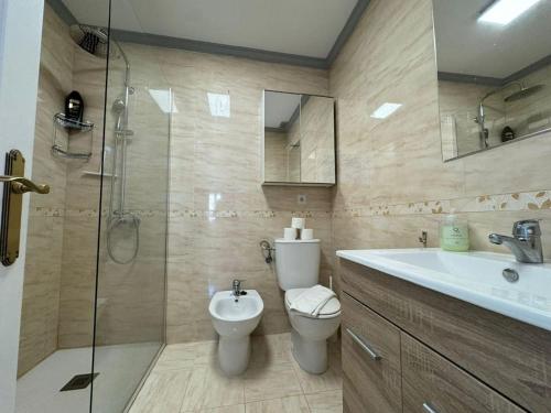 Flat with terrace and sea views in Torremolinos - Miró