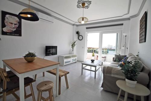Flat with terrace and sea views in Torremolinos - Miró