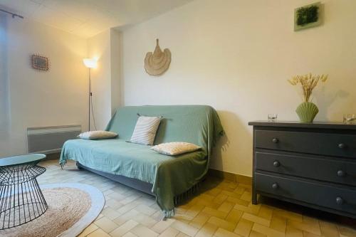 Ένα ή περισσότερα κρεβάτια σε δωμάτιο στο Charmant studio Mistral - Acenseur - Centre-ville