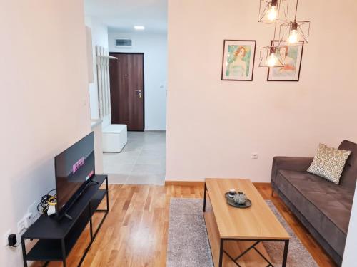a living room with a couch and a table at Apartman Mirabell, Doboj in Doboj