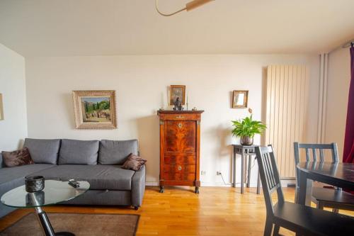 Beautiful quiet apartment with views of Paris