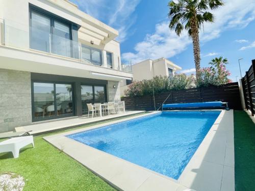 Φωτογραφία από το άλμπουμ του Villa BALI 3033 σε Vistabella