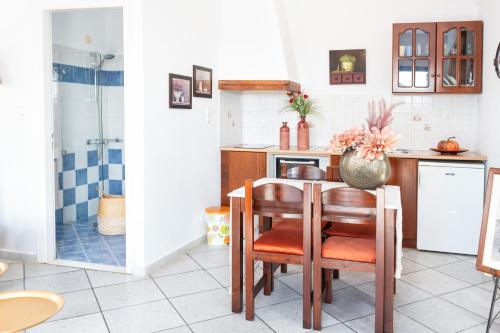 Et badeværelse på Sunrock Suites - Villa Pansy