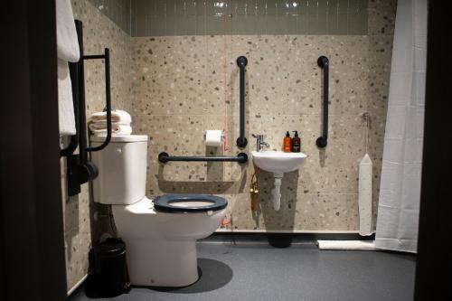 a bathroom with a toilet and a sink at Queens Head Inn & Restaurant in Hawkshead