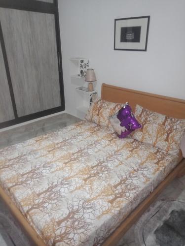 Llit o llits en una habitació de اقامة عش الباز ساكت ولاية بجاية