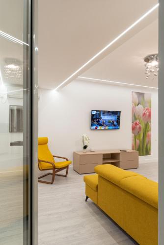 Uma TV ou centro de entretenimento em Smile Apartments