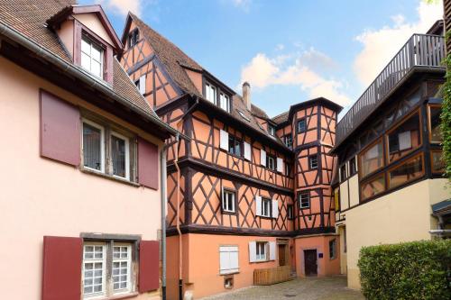 Travel Homes - The Rokst: Rare, Central and Modern