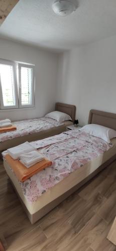 Postel nebo postele na pokoji v ubytování Apartmani Elena