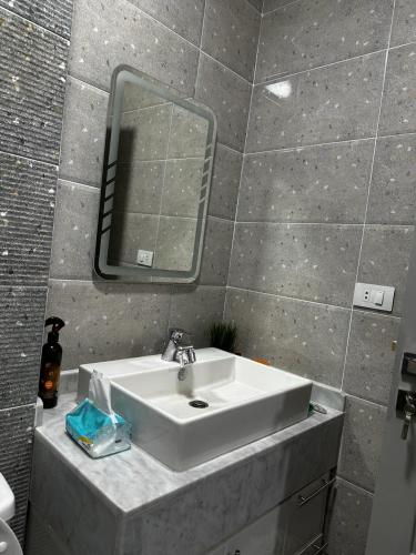 Ένα μπάνιο στο Twin House 4Bedrooms in mountain view Ras Elhkima