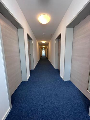 an empty corridor in an office building with a hallway at Marina Park Eberswalde in Eberswalde