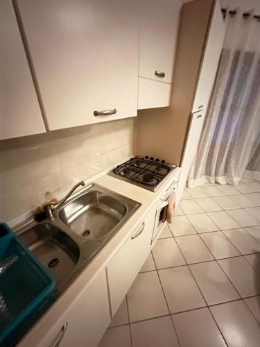 Η κουζίνα ή μικρή κουζίνα στο Ca Nicola n12 Estoril free wi-fi Sal Rei