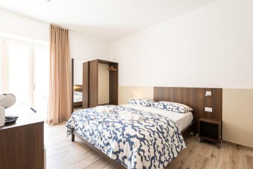 Кровать или кровати в номере La Perla del Mare Rooms