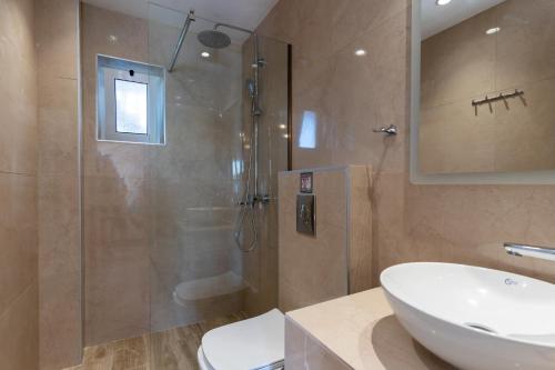 Ένα μπάνιο στο SkyBlue Horizon Studio 4