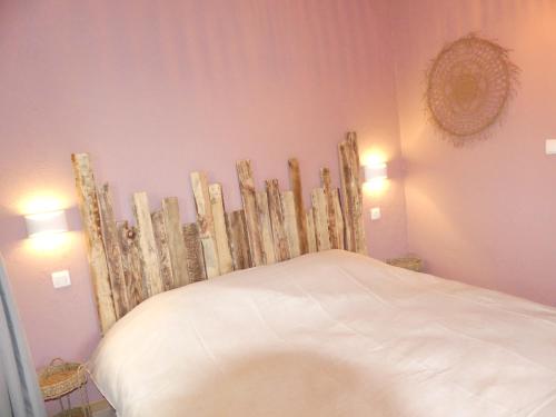 a bedroom with a white bed and two lamps at Coeur de Loup in Sourbrodt