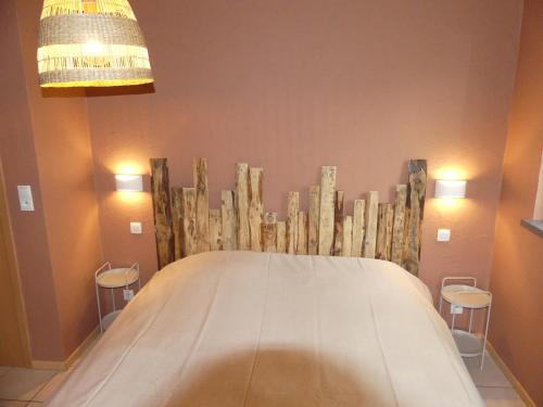 a room with a table with two stools at Coeur de Loup in Sourbrodt