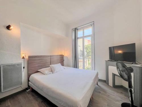 Ένα ή περισσότερα κρεβάτια σε δωμάτιο στο Cannes - Charming central apartment with balcony