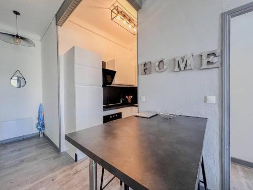 Η κουζίνα ή μικρή κουζίνα στο Cannes - Charming central apartment with balcony