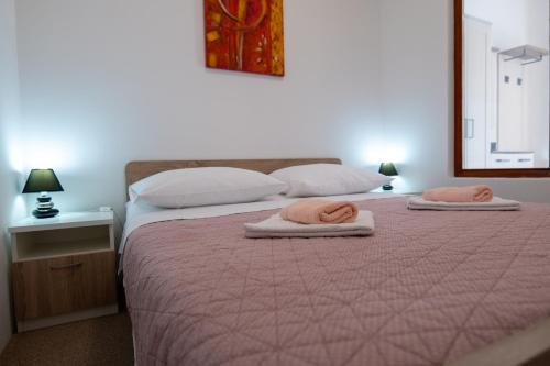 Ένα ή περισσότερα κρεβάτια σε δωμάτιο στο Irena's place A1