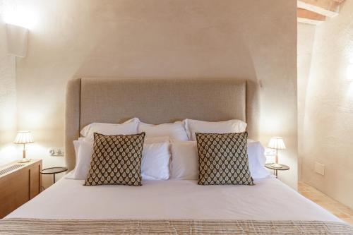 Ein Bett oder Betten in einem Zimmer der Unterkunft Hotel Castell de Vallgornera