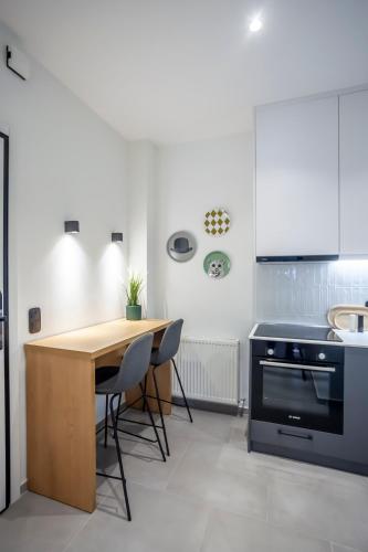 Mazi Rooms Charilaou 2,1