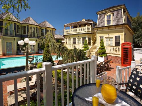 Bazén v ubytování Brass Key Guesthouse Adults Only nebo v jeho okolí