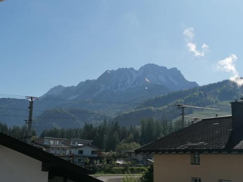 アパートメントから撮影された、または一般的な山の景色