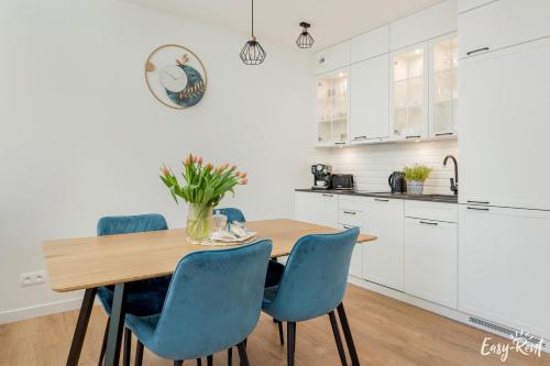 Η κουζίνα ή μικρή κουζίνα στο Pinea Blue 113 - widok na morze, parking w cenie pobytu - Easy - Rent Apartments