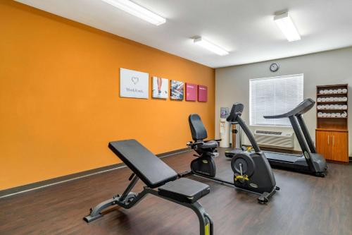 a gym with two treadmills and two exercise bikes at Comfort Suites San Antonio North - Stone Oak in San Antonio
