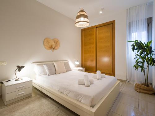 A bed or beds in a room at Remote workers house By CanariasGetaway